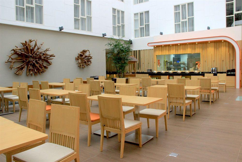 Harris Hotel Raya Kuta Bali Kuta Lombok Exterior foto