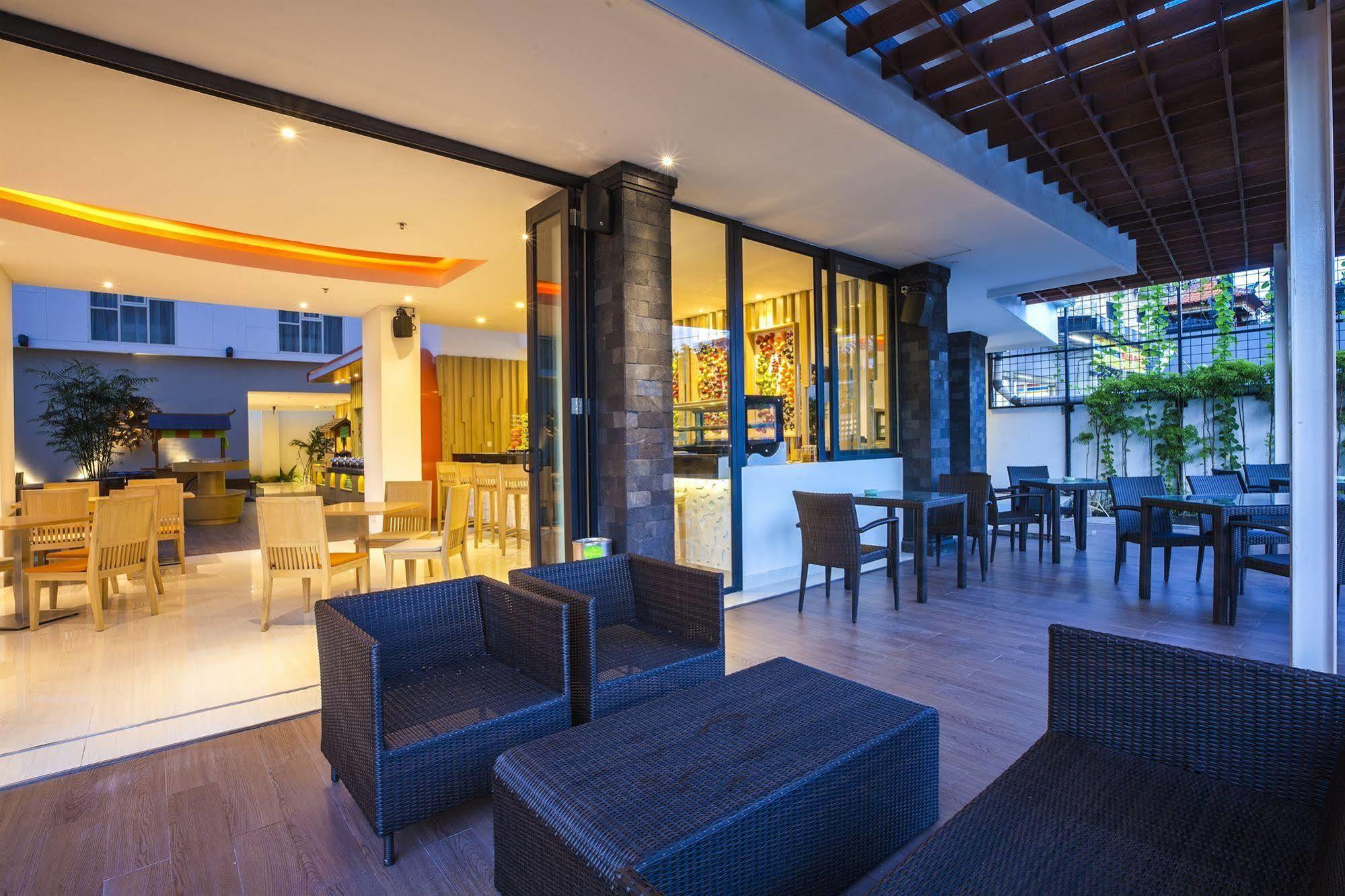 Harris Hotel Raya Kuta Bali Kuta Lombok Exterior foto